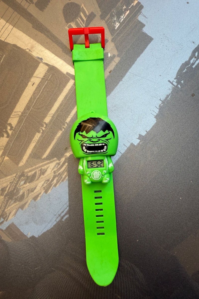 أفينجيرز ساعة يد هالك (Hulk) من أفنجرز (Avengers) للأطفال - ساعة رقمية، شخصية أكشن، وإكسسوارات لعب - أخضر _ ساعة أطفال أبطال خارقين _ ساعة أطفال أخضر _ ساعة مع مجسم _ لعبة هالك - Image 2